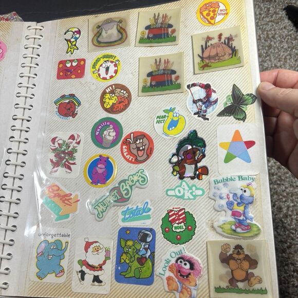 HUGE Vtg 1980s Sticker Album Lot 400+ SCRATCH N SNIFF Puffy Mello Smellos Rare I - Picture 4 of 16